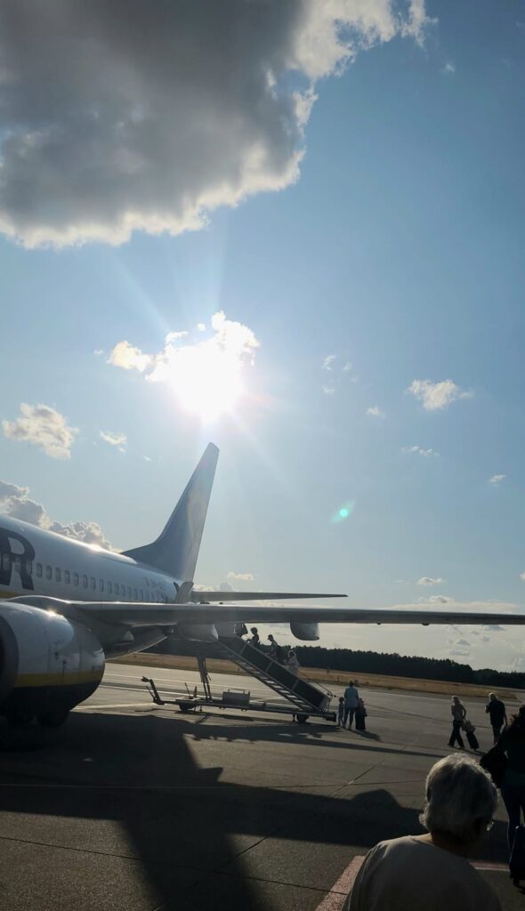Picture of a plane leaving to messina