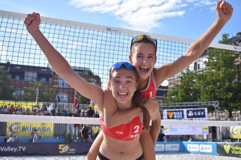Beachvolleyball winning picture after the first pool match win at the future tournament in leuven